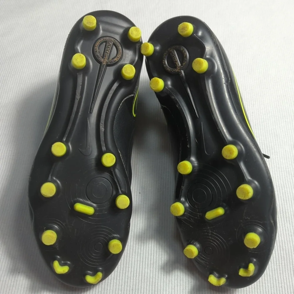 NIKE Size 3 Youth Tiemp Legend 10 Club Firm Soccer Cleats Black And‎ Yellow